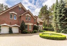 Red brick house with circular driveway and fountain