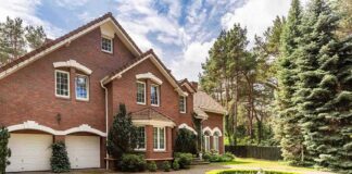 Red brick house with circular driveway and fountain